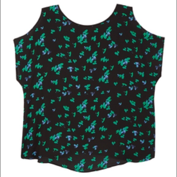 PENNINGTON'S
Leyla Mixed Media Top - Picture 3 of 3